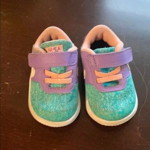 Nike toddler shoes 4c